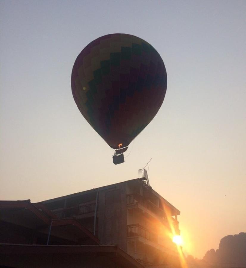 Mountainview Riverside Boutique Hotel Vang Vieng Esterno foto