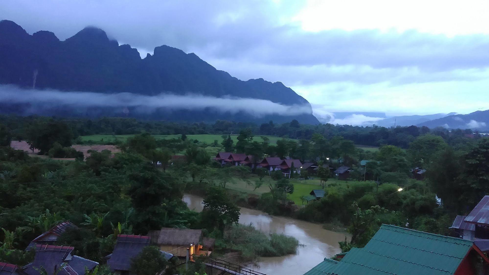 Mountainview Riverside Boutique Hotel Vang Vieng Esterno foto