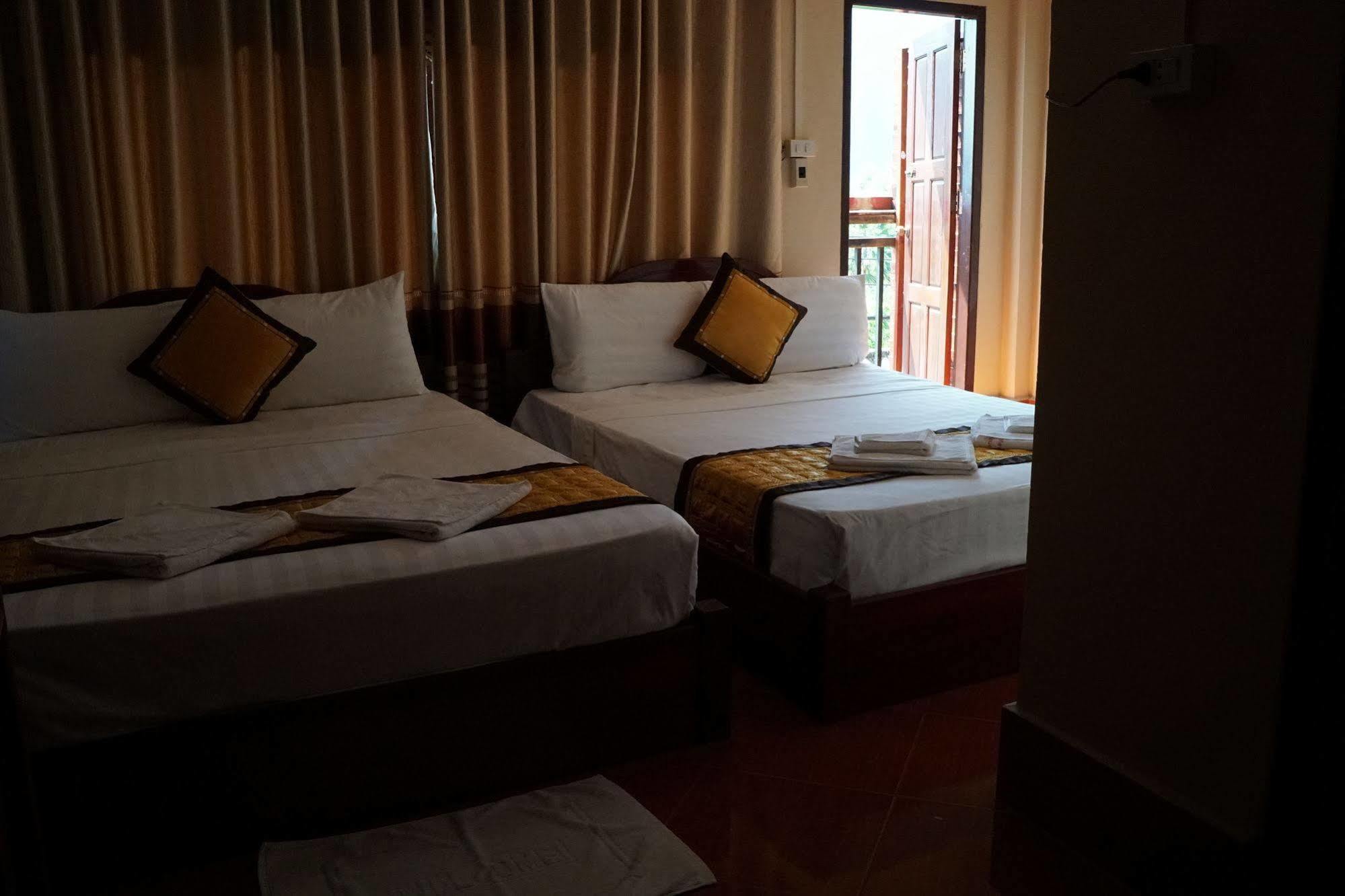 Mountainview Riverside Boutique Hotel Vang Vieng Esterno foto