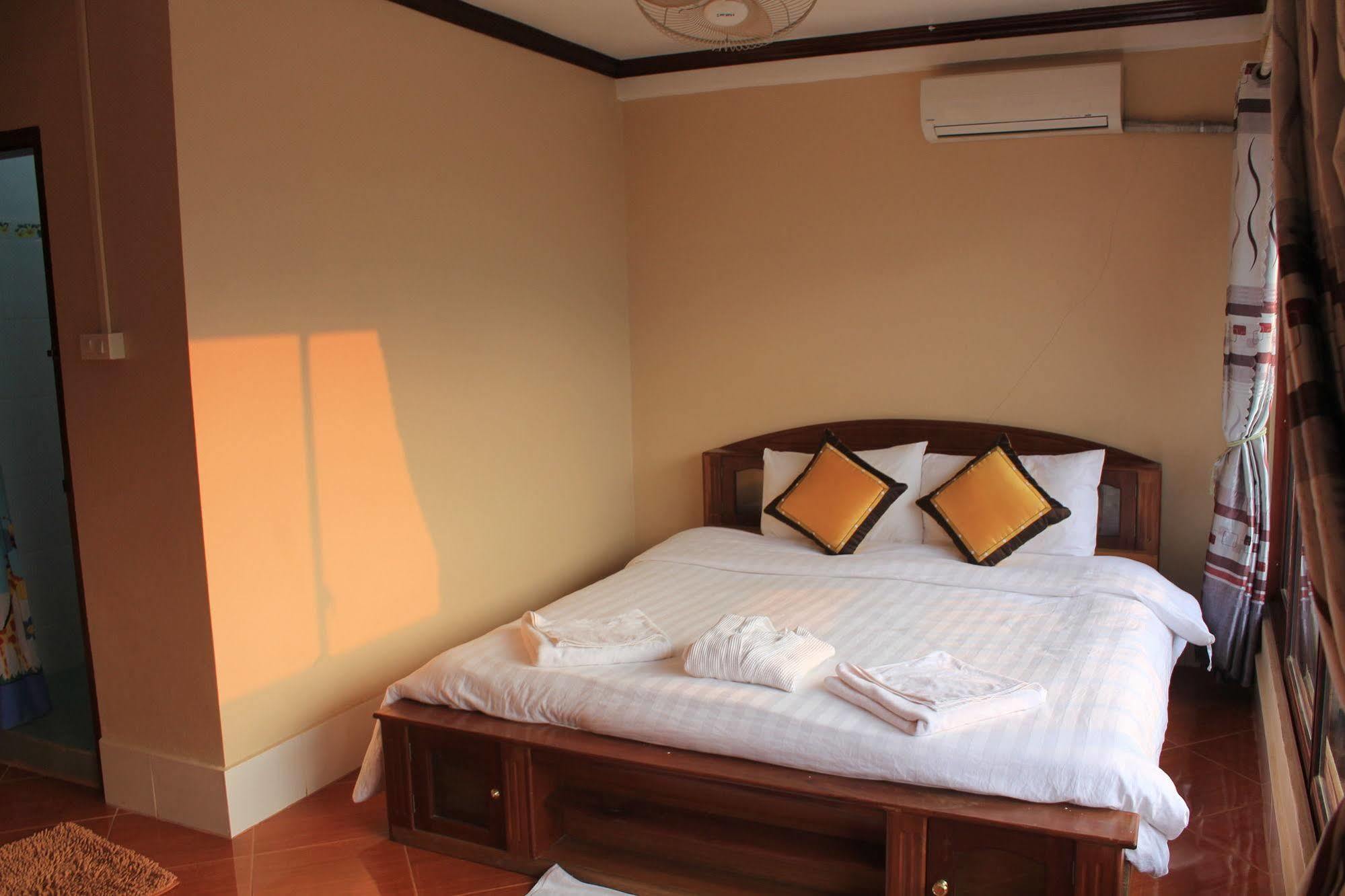 Mountainview Riverside Boutique Hotel Vang Vieng Esterno foto