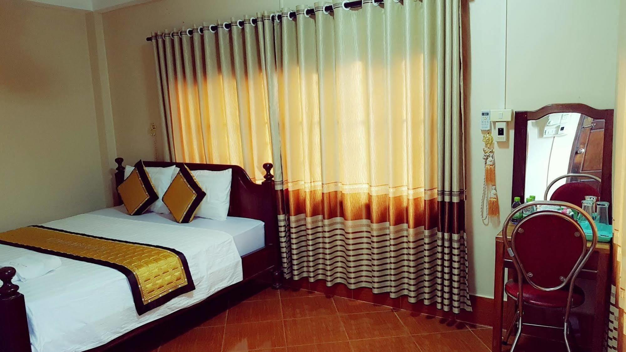 Mountainview Riverside Boutique Hotel Vang Vieng Esterno foto