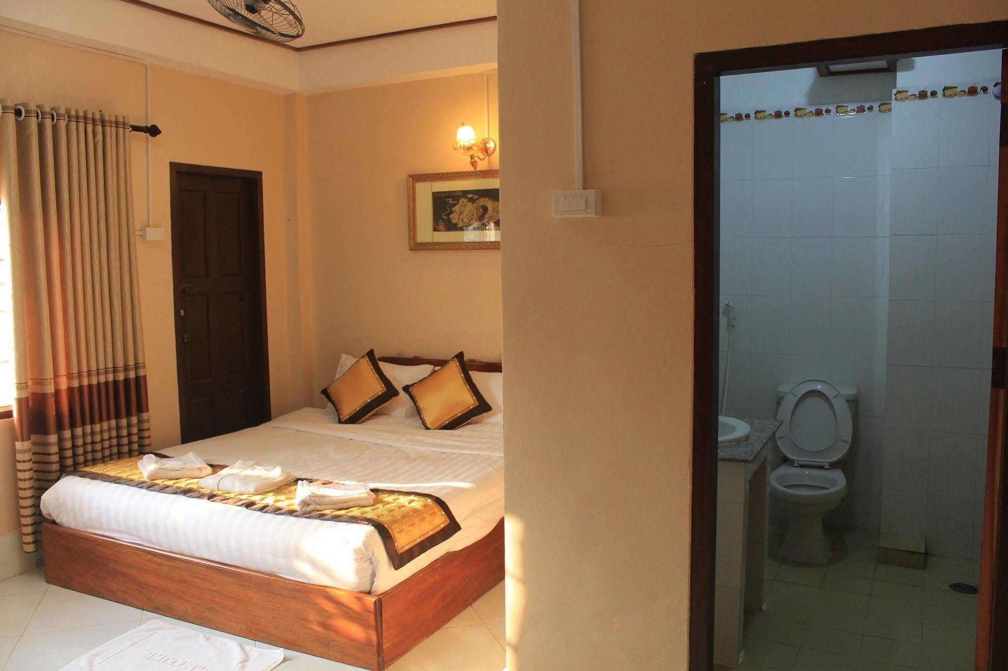 Mountainview Riverside Boutique Hotel Vang Vieng Esterno foto