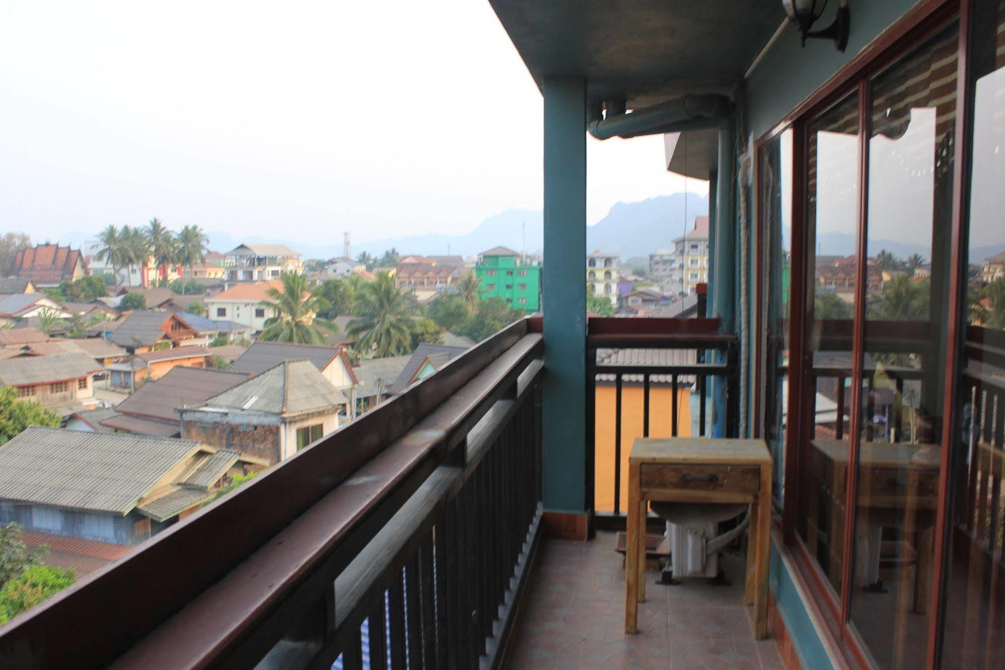 Mountainview Riverside Boutique Hotel Vang Vieng Esterno foto